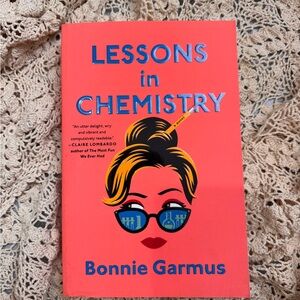 Lessons in Chemistry Paperback Book